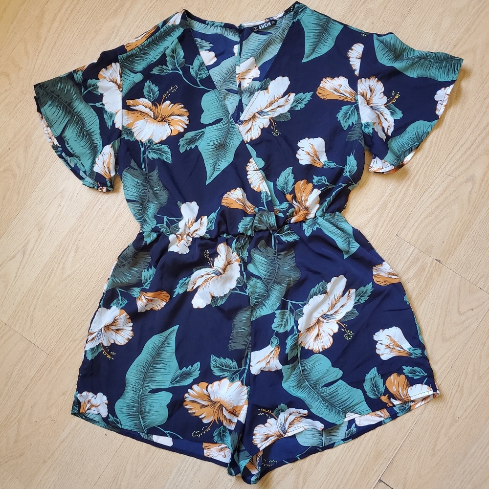 Woman's Size 0XL Shein Tropical Floral Romper.